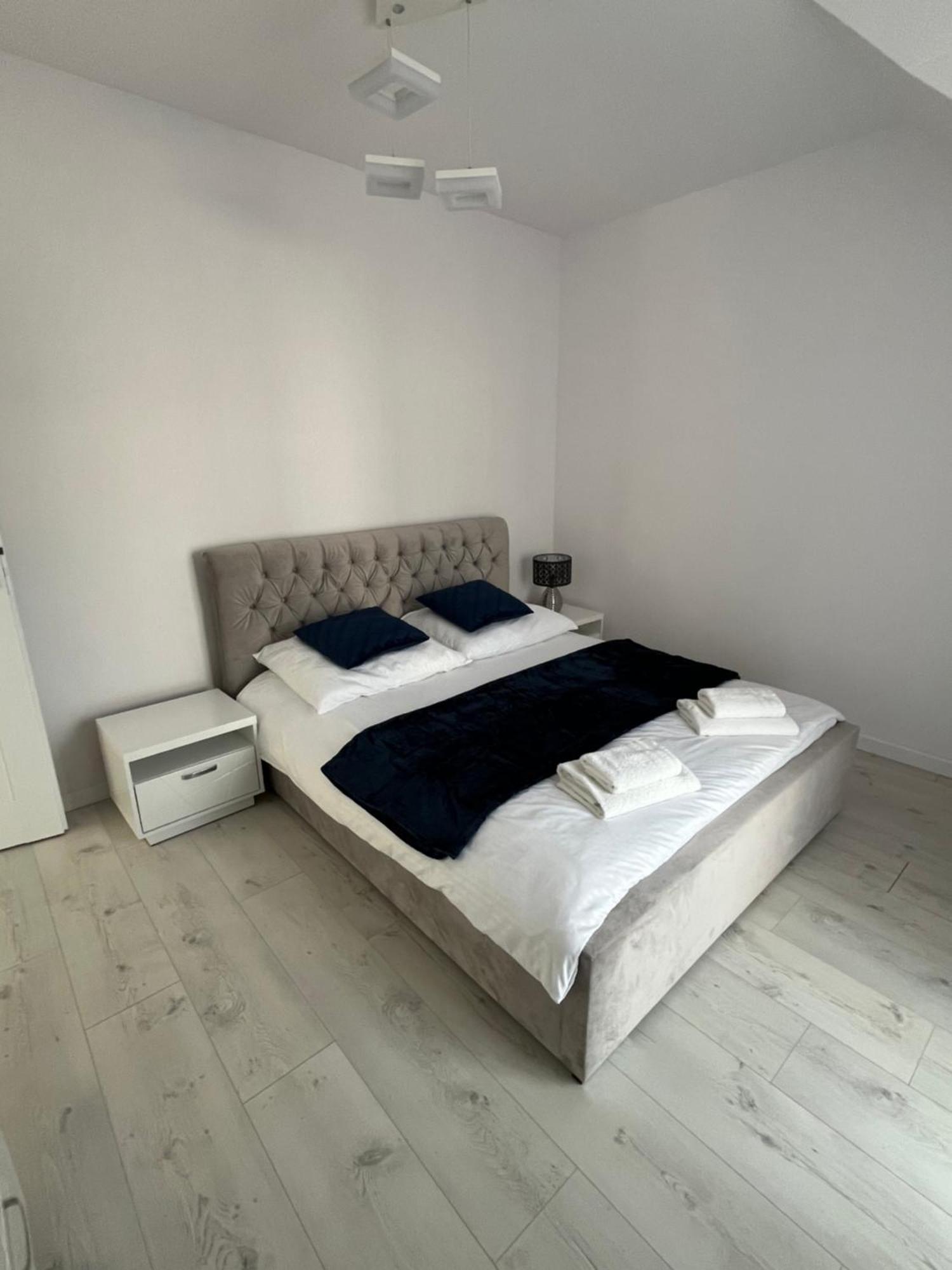 Golden Residence Леба Екстериор снимка