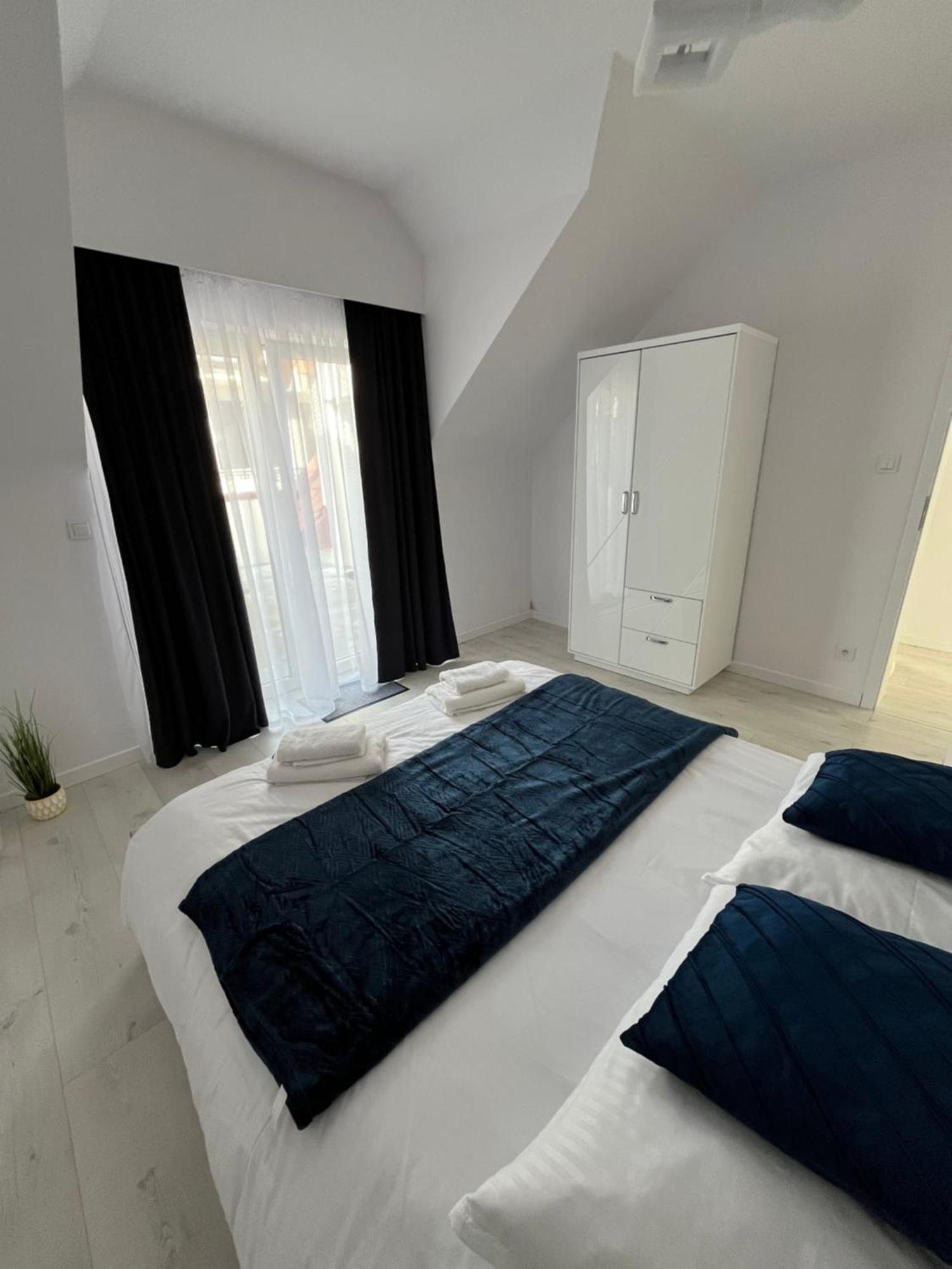 Golden Residence Леба Екстериор снимка