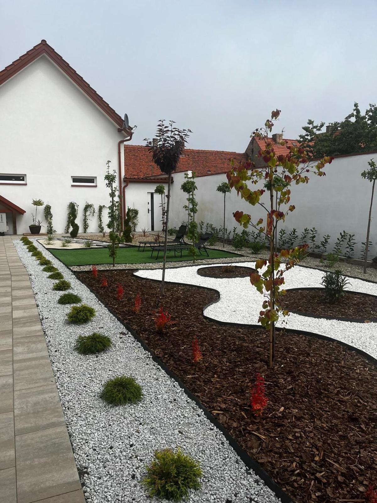 Golden Residence Леба Екстериор снимка